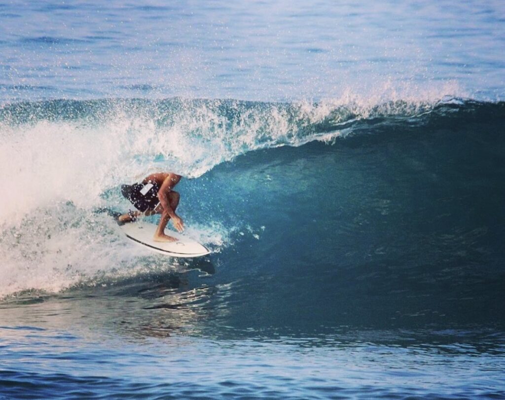 Darieus Legg Surfing